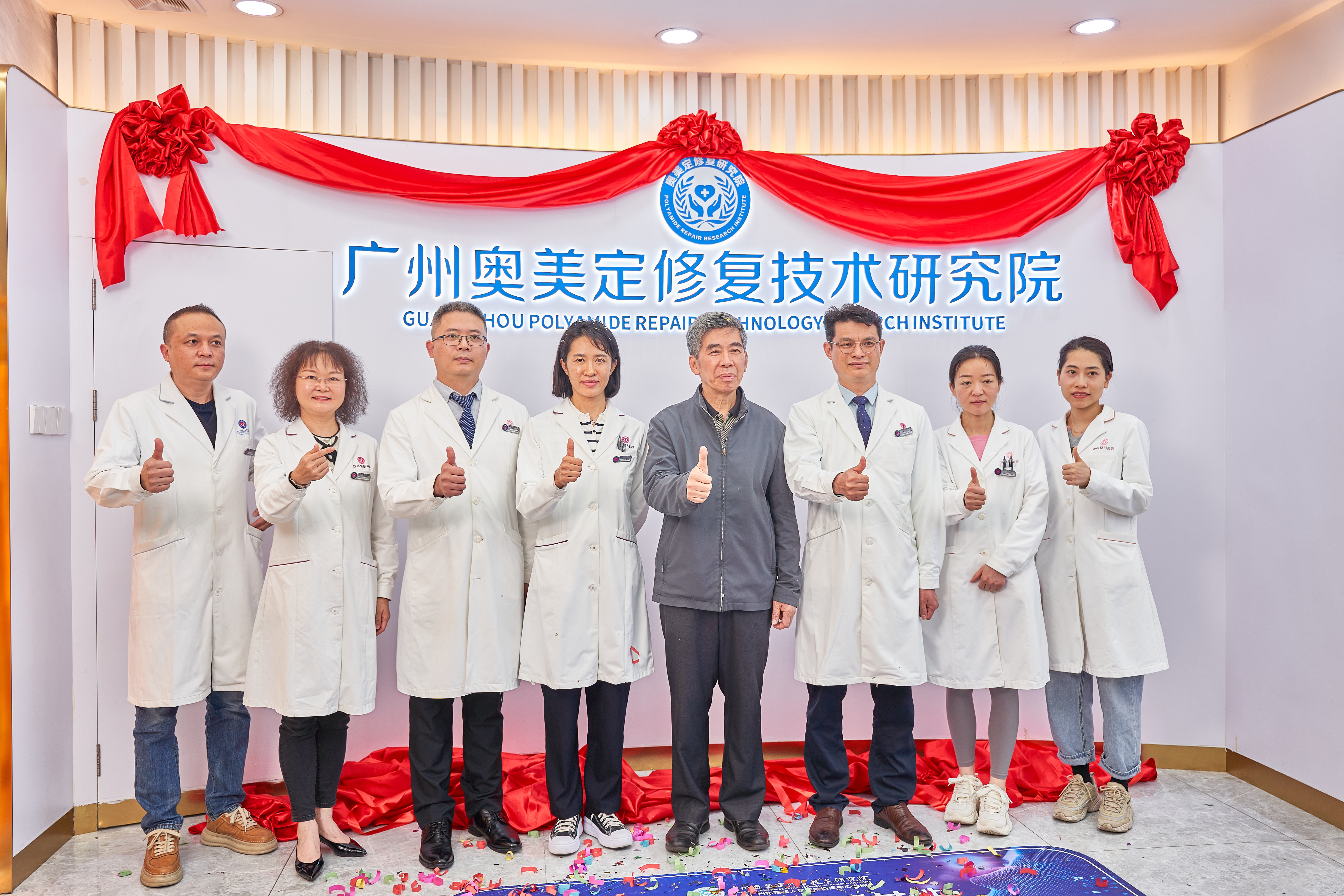 奥美定隆胸之痛，多年后终于成功取出